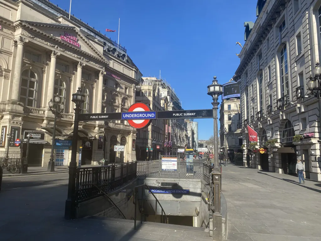 London Lockdown 2020 — documentary and landscape photograph in London, UK, frame 35 of 44.